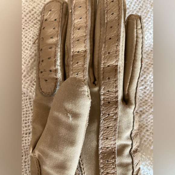 Vintage Isontoner Tan Leather Gloves - Picture 3 of 7